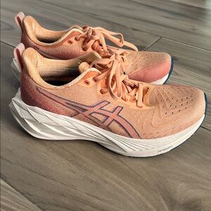 Asics women’s Novablast 4 size 7.5